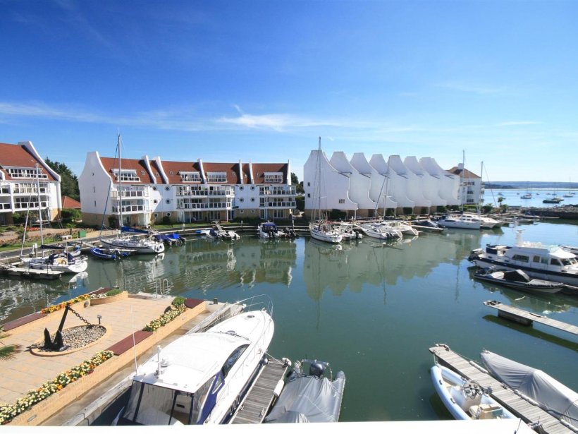 2 bedroom property for sale in Moriconium Quay, Lake Avenue, Poole £