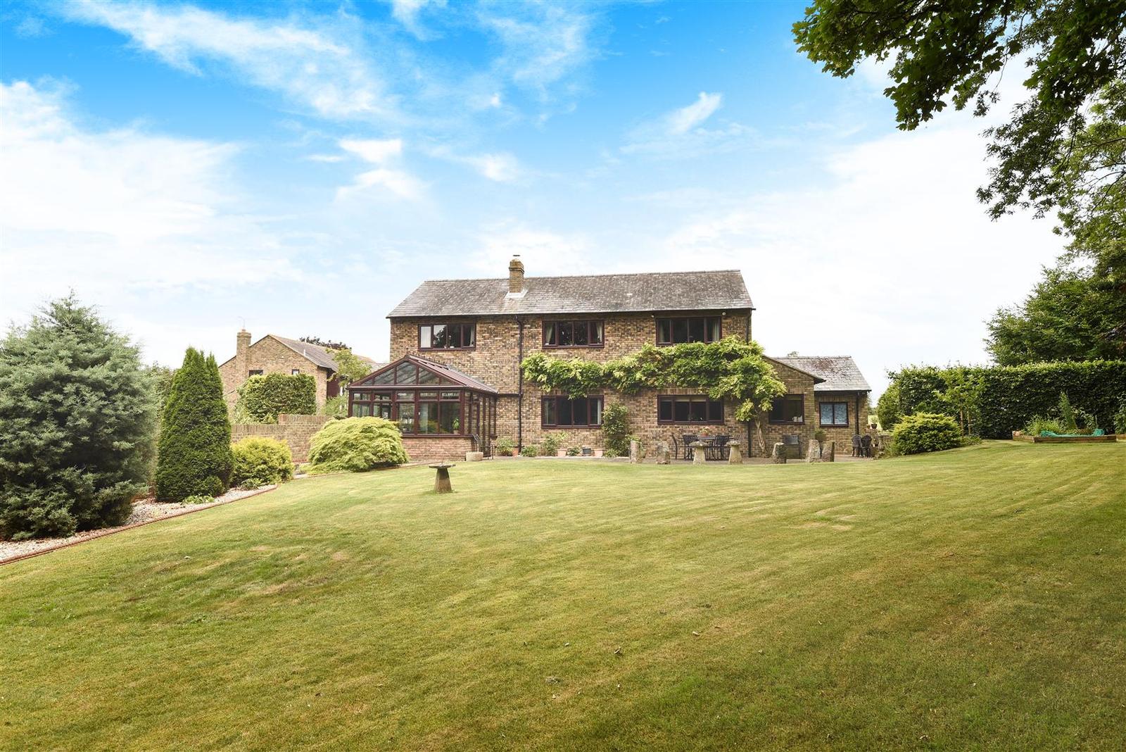 4 bedroom property for sale in Sudbury Court, Faringdon Guide price £