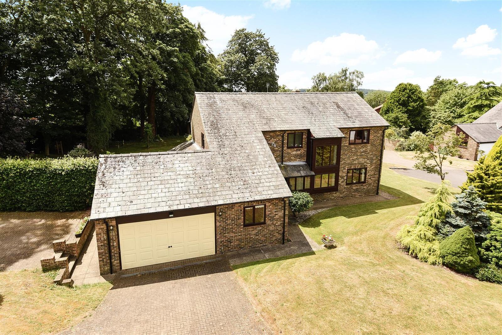 4 bedroom property for sale in Sudbury Court, Faringdon Guide price £