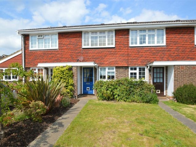 Neo Georgian 2 bedroom property to let in mayfield close, hersham, walton-on Neo Georgian 2 bedroom property to let in mayfield close, hersham, walton-on