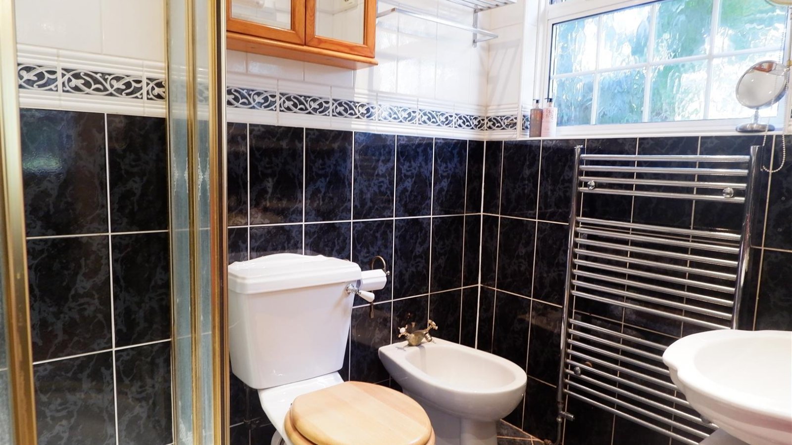 4 bedroom property for sale in Harlington Road, Uxbridge £600,000