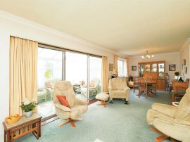 Milton Gardens, Oadby, Leicester thumb 3