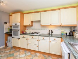 Arncott Way, Fairford Leys, Aylesbury thumb 3