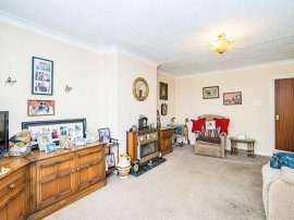 Briar Close, Taplow, Maidenhead thumb 3