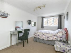 Isaacs Close, Poole thumb 3