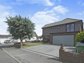 Greenhill Way, Peacehaven thumb 1