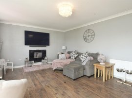 Greenhill Way, Peacehaven thumb 3