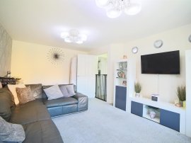 Chislehurst Place, Great Denham, Bedford thumb 2