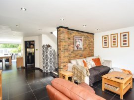 Leverstock Green Road, Hemel Hempstead thumb 3