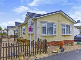 Allington Gardens, Allington, Grantham thumb 3