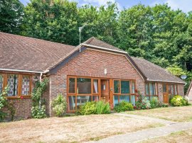 Glyndley Manor Cottage Estate, Stone Cross, Pevensey photo