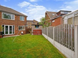 Banksfield Rise, Yeadon, Leeds thumb 2