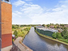Waterside Way, Wakefield thumb 3