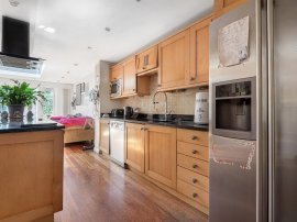 Oak Avenue, Enfield thumb 3