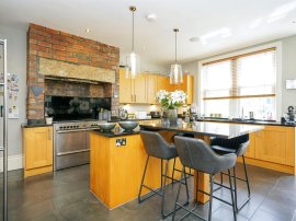 Leafield Villas, Yeadon, Leeds thumb 3