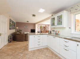 Balmoral Drive, Methley, LEEDS thumb 3
