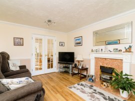 Howley Gardens, Lowestoft thumb 3
