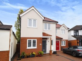 Woodlands Road, Romford thumb 1