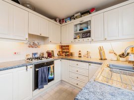 Treeton Close, Lower Earley, Reading thumb 3