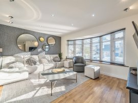 Robson Close, Enfield thumb 2
