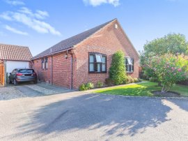 Hawthorn Walk, Holt photo