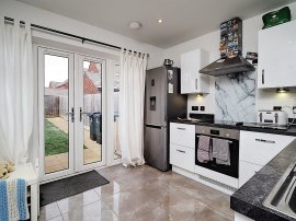 Newbury Drive, Amesbury, Salisbury thumb 2