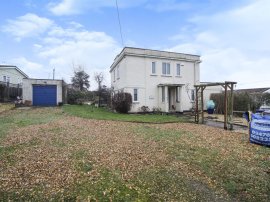 Holders Road, Amesbury, Salisbury thumb 1