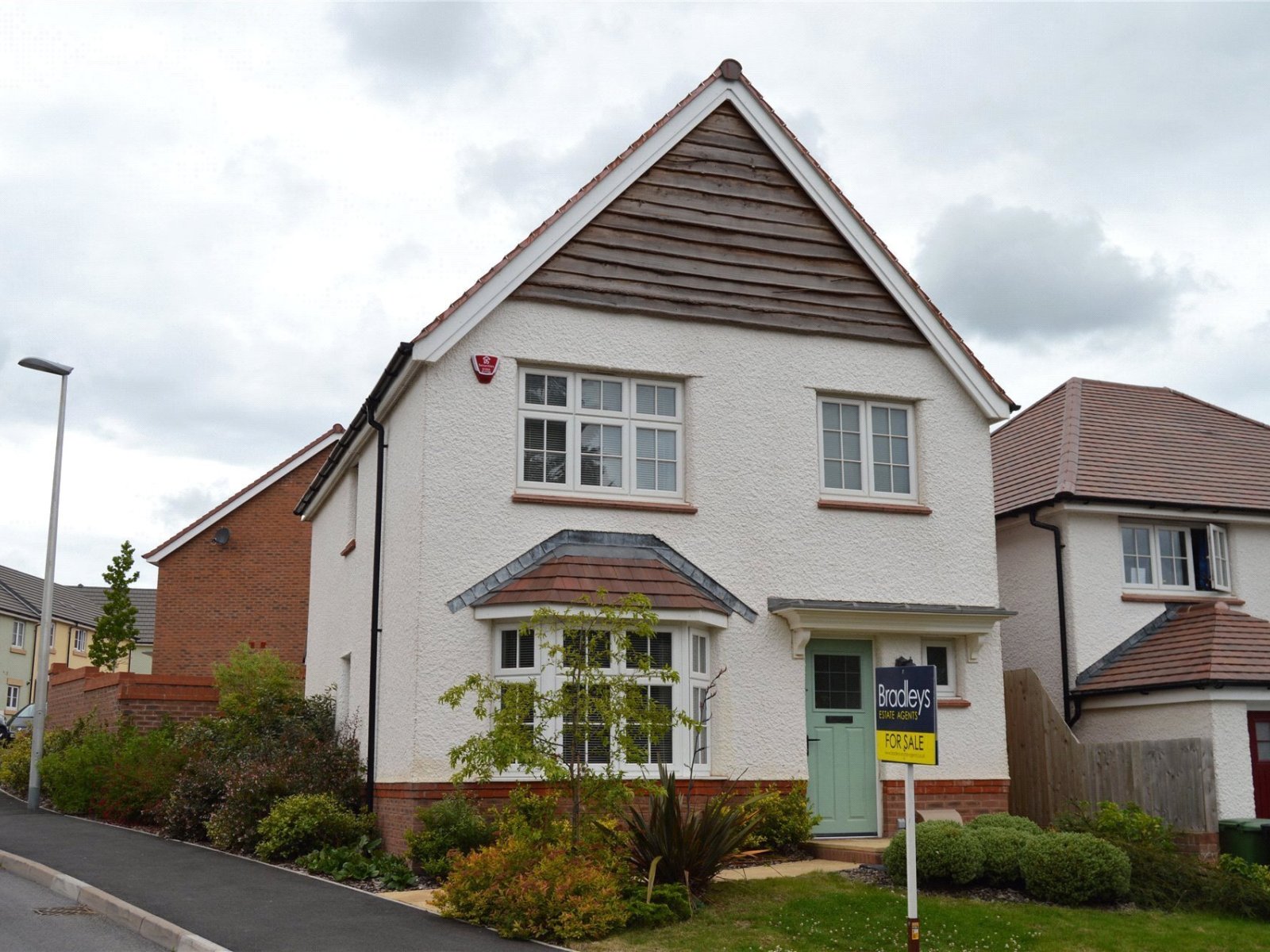 3 bedroom property to let in Clover Way, Newton Abbot, Devon, TQ12 £