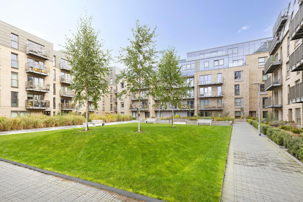 16 (Flat 2) Hughes Close, Canonmills, Edinburgh, EH7 4FY Image 1