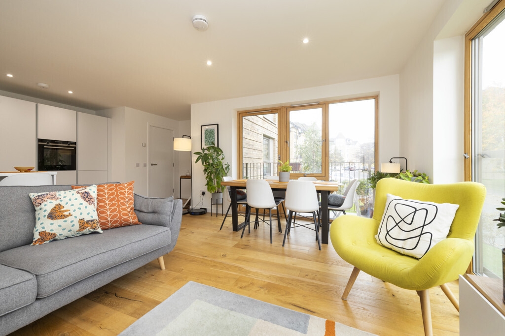 16 (Flat 2) Hughes Close, Canonmills, Edinburgh, EH7 4FY Image 2