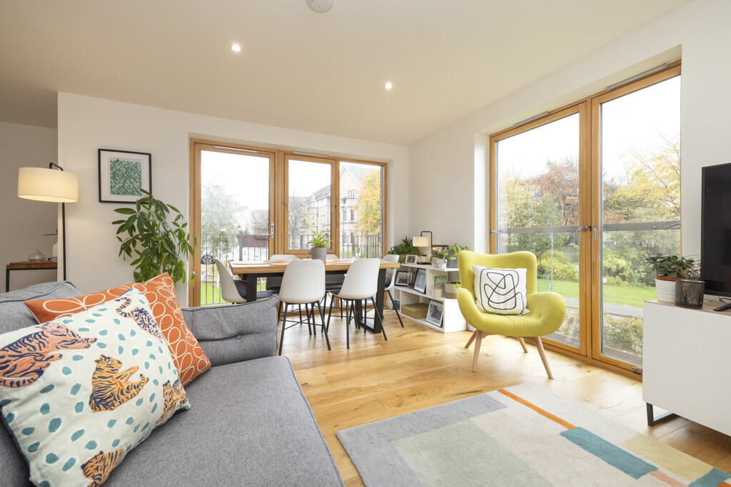 16 (Flat 2) Hughes Close, Canonmills, Edinburgh, EH7 4FY Image 3