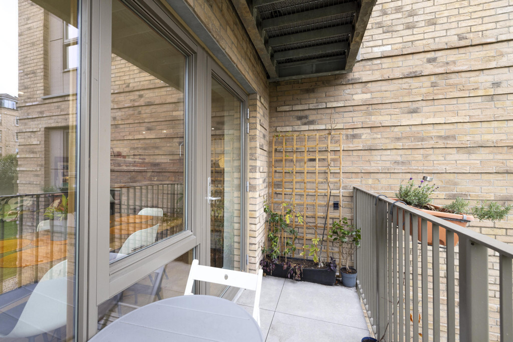 16 (Flat 2) Hughes Close, Canonmills, Edinburgh, EH7 4FY Image 9