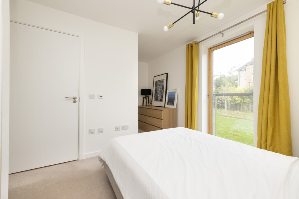 16 (Flat 2) Hughes Close, Canonmills, Edinburgh, EH7 4FY Image 13