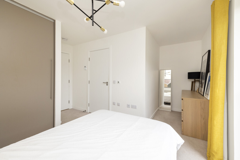 16 (Flat 2) Hughes Close, Canonmills, Edinburgh, EH7 4FY Image 15