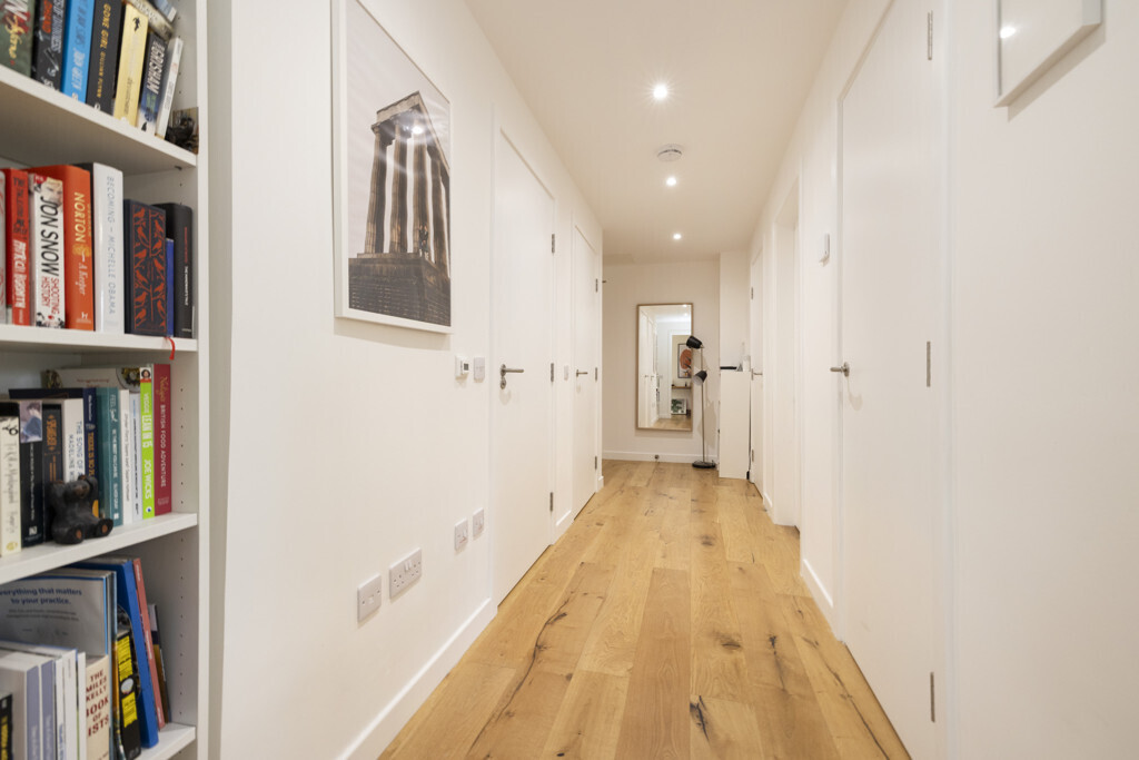 16 (Flat 2) Hughes Close, Canonmills, Edinburgh, EH7 4FY Image 20