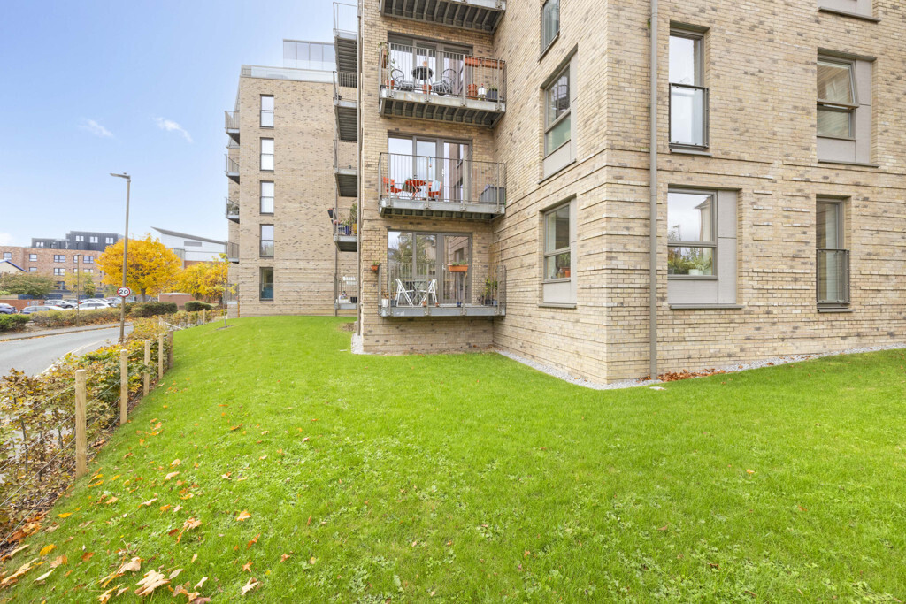 16 (Flat 2) Hughes Close, Canonmills, Edinburgh, EH7 4FY Image 21