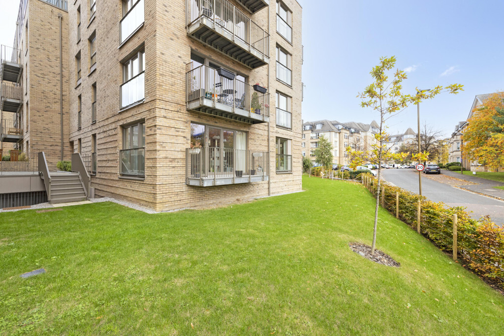 16 (Flat 2) Hughes Close, Canonmills, Edinburgh, EH7 4FY Image 22