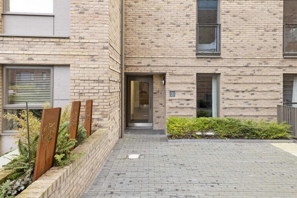 16 (Flat 2) Hughes Close, Canonmills, Edinburgh, EH7 4FY Image 23