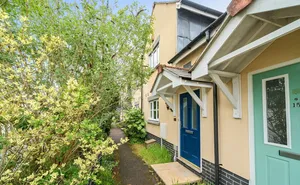 Click for details Dartmoor Court, Bovey Tracey, Newton Abbot, Devon, TQ13 photo