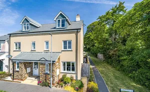 Click for details Curlew Walk, St. Anns Chapel, Gunnislake, Cornwall, PL18 photo