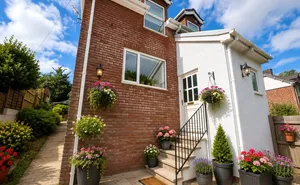 Click for details Shute Hill, Bishopsteignton, Teignmouth, Devon, TQ14 photo