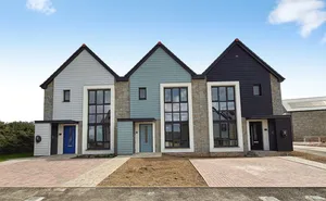 Click for details An Gew, Park An Daras, Helston, Cornwall, TR13 photo