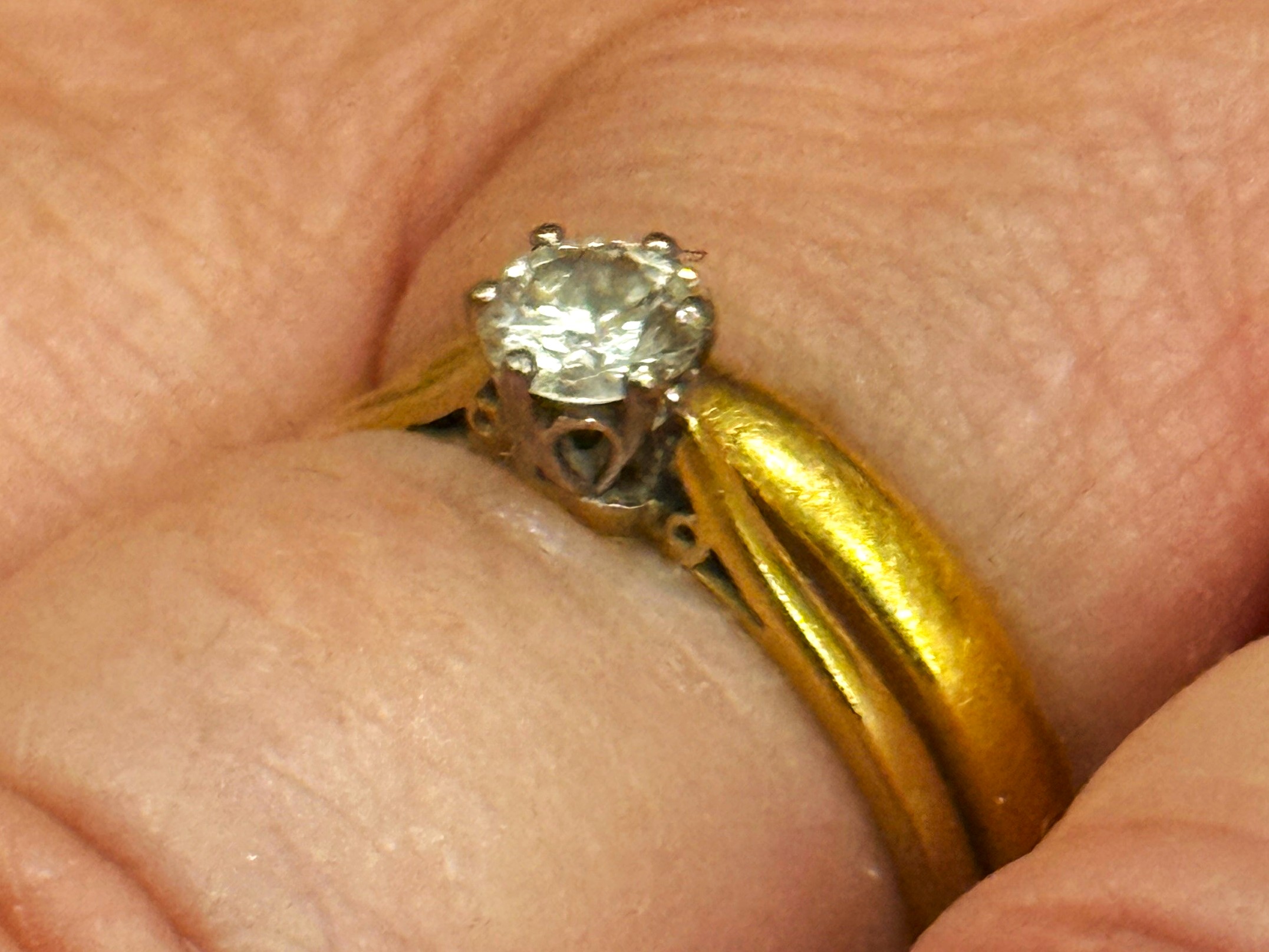 https://mr2.homeflow-assets.co.uk/files/media/image/0000/0000/100a0d5c2a64485d50efa74d4a7735c1/wedding_ring2.jpg