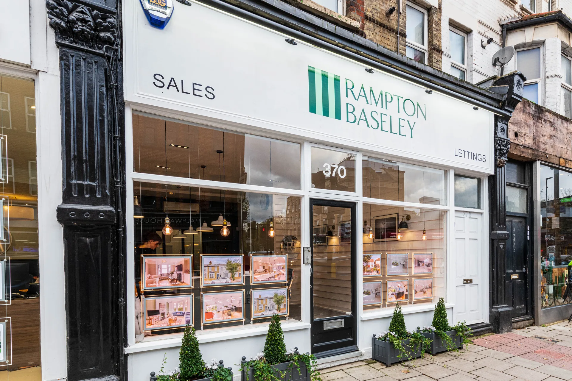 https://mr2.homeflow-assets.co.uk/files/media/image/0000/0000/afc41ef5a980547f9e4b13863a5b5888/Earlsfield-office.jpg