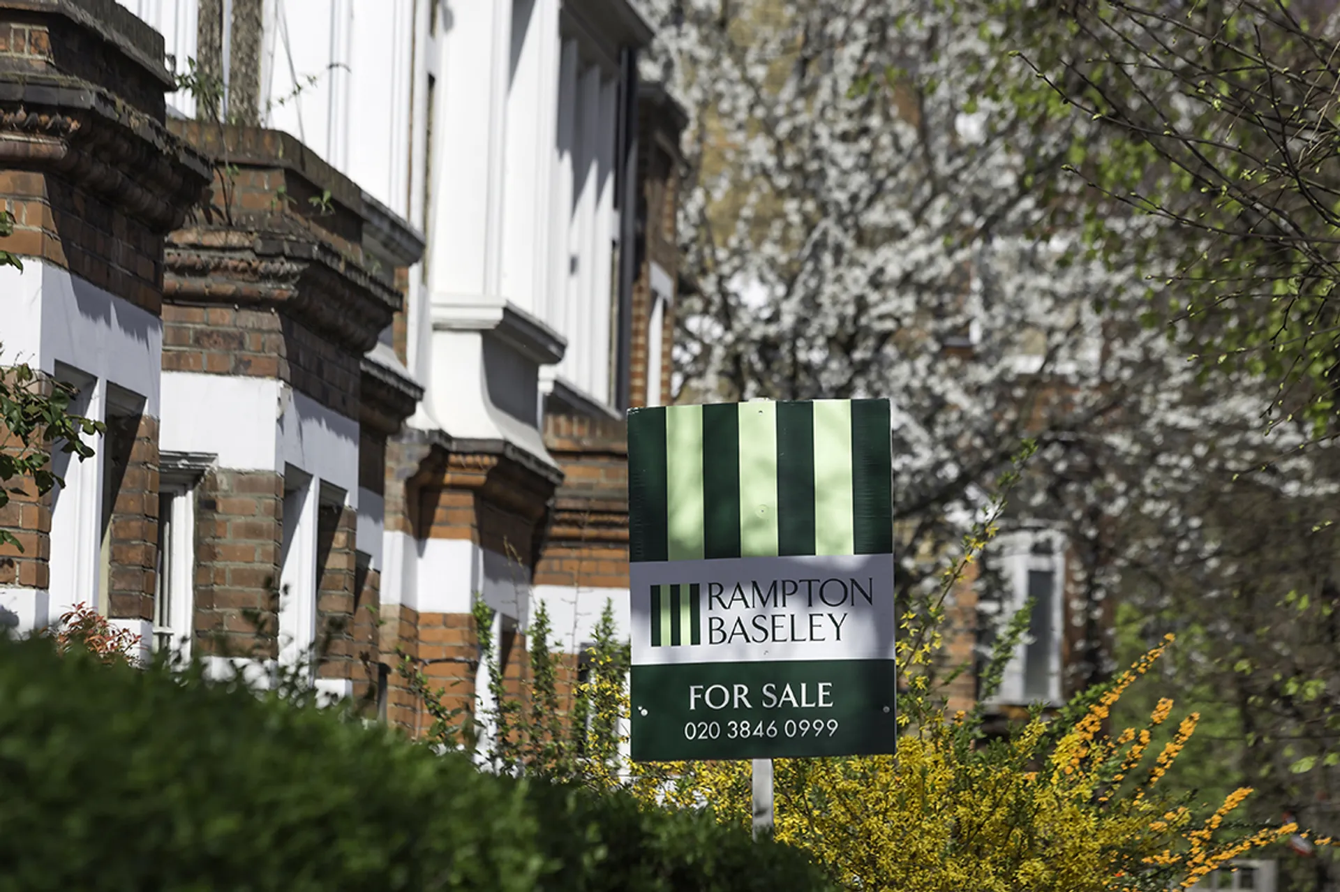 https://mr2.homeflow-assets.co.uk/files/media/image/0000/0000/efe1d9da05d835fd857ae28e7859b15f/earlsfield.jpg