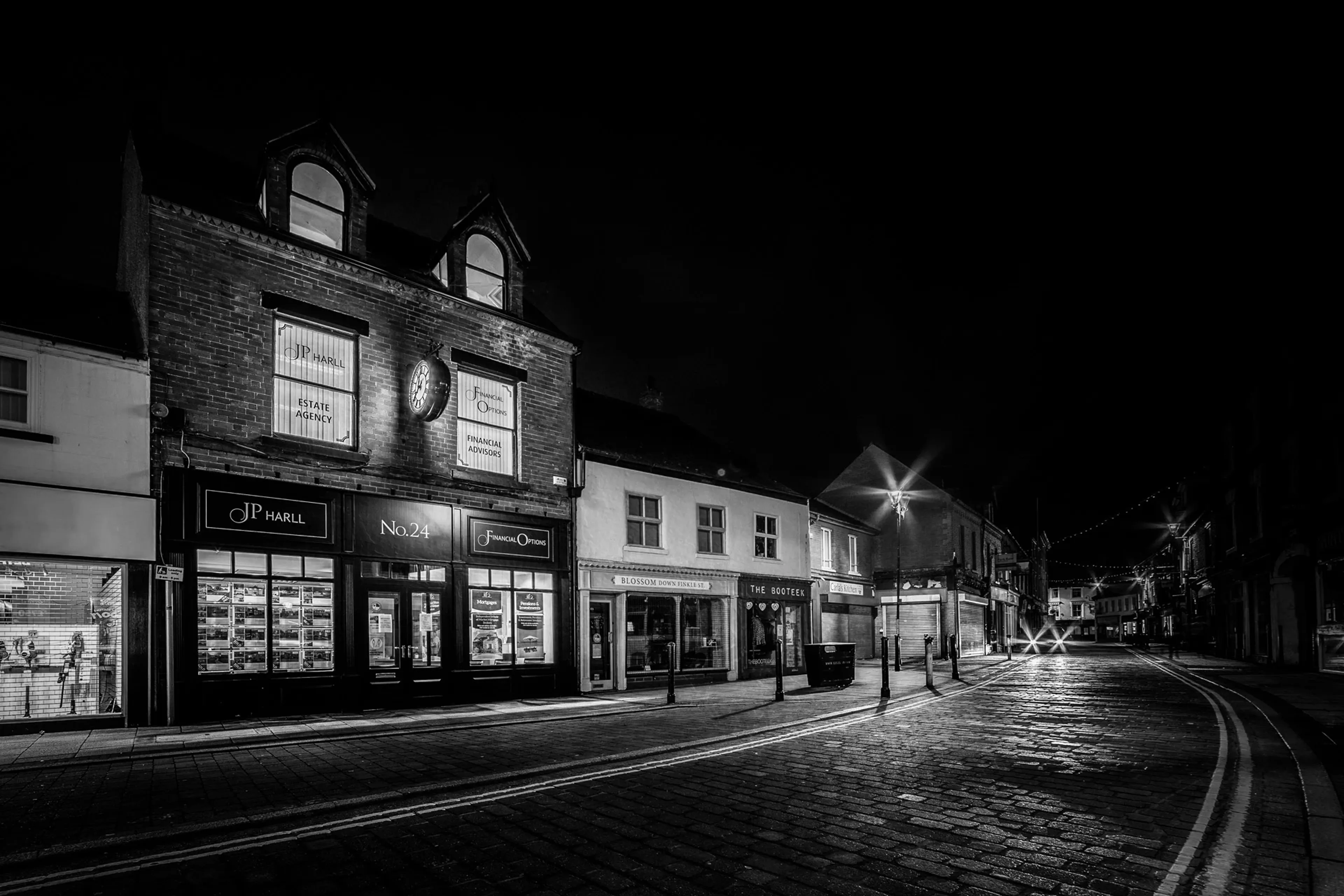 https://mr2.homeflow-assets.co.uk/files/media/image/0000/0000/03888cf7e017c156083418c0eb7eb81a/JPHARLL-1009.png