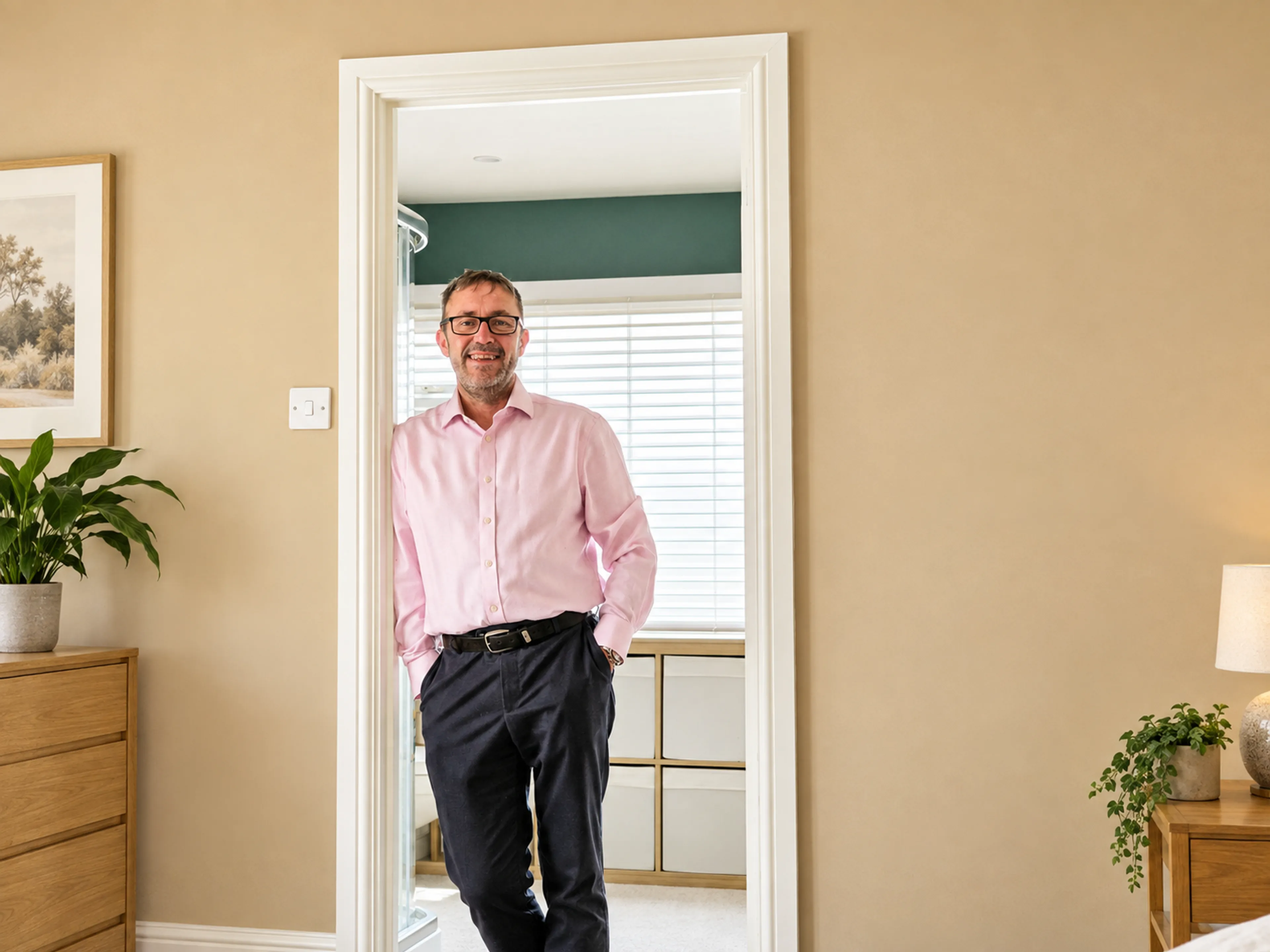 https://mr2.homeflow-assets.co.uk/files/media/image/0000/0000/0434d45e971101d11e8f5a2d85954e64/Mark,Heneghan,MNAEA,founderof-Bespoke-Estate-Agents-in-Reading.png