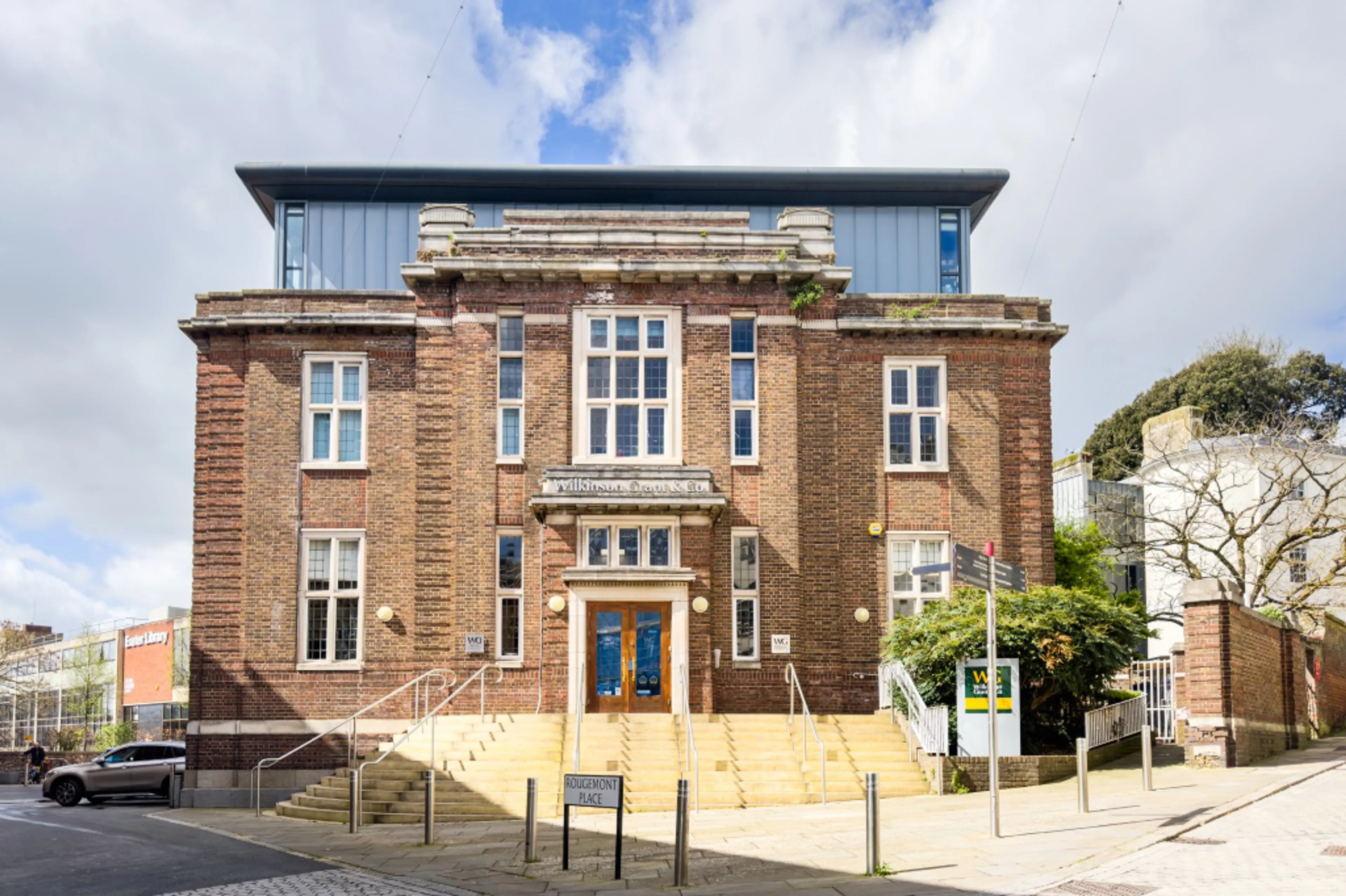 https://mr2.homeflow-assets.co.uk/files/media/image/0000/0000/2538458bd57c992c8ba285d66c08e821/Exeter(Medium)(1).jpg