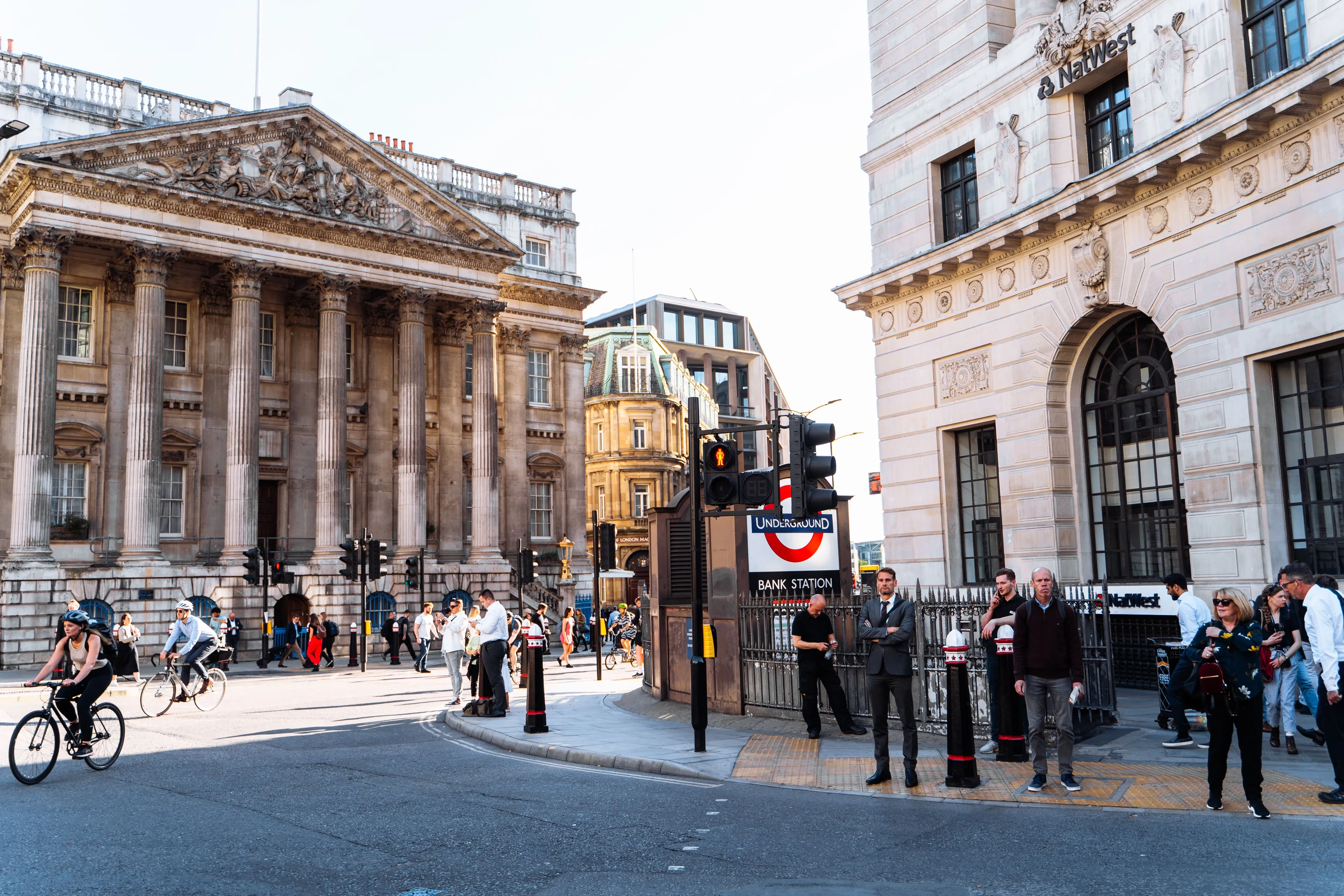 Bank of England holds rates as committed London buyers strengthen the market 