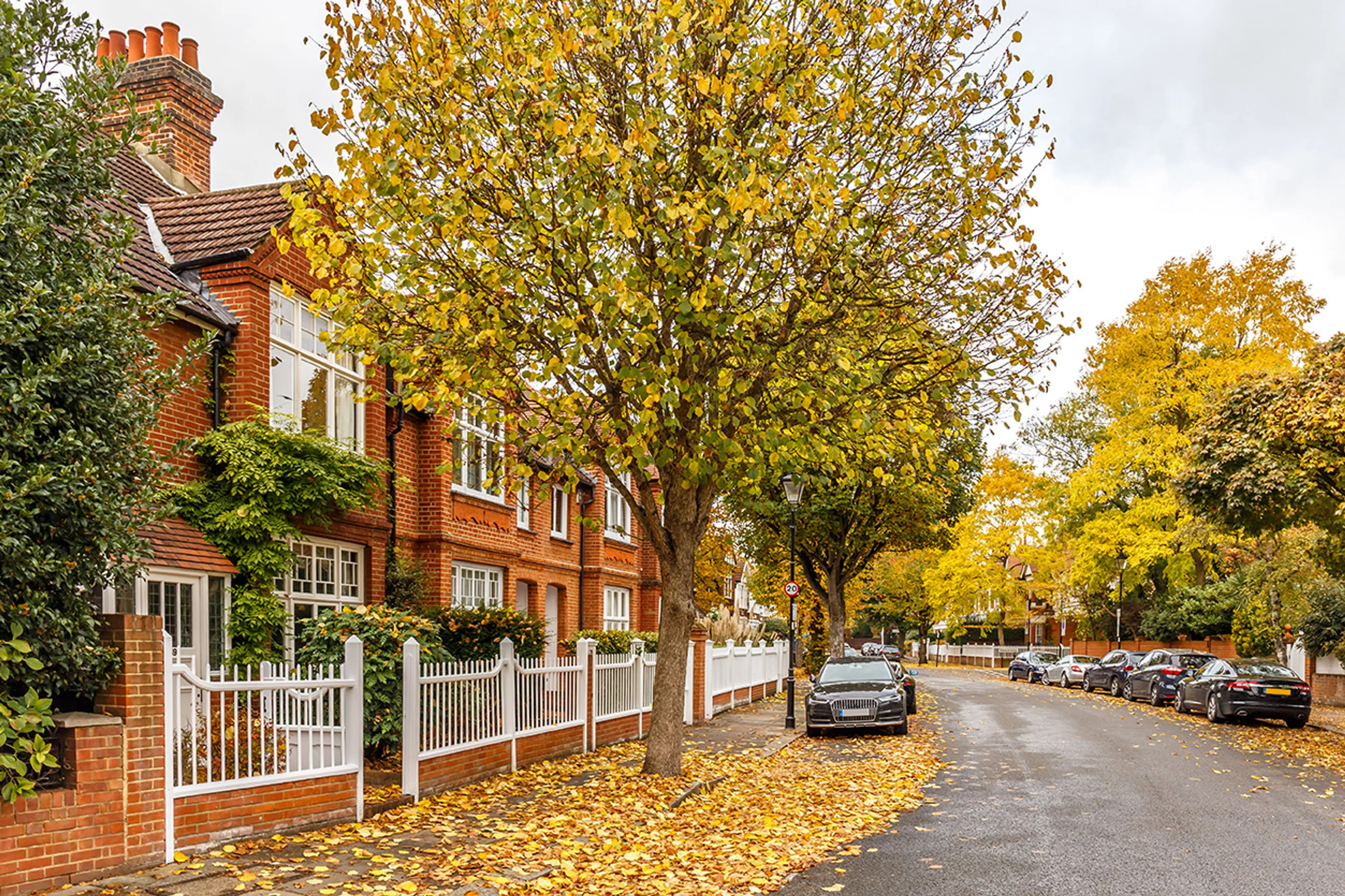 https://mr2.homeflow-assets.co.uk/files/media/image/0000/0000/3f73db9e682c3a23dda5ba95c0b09612/house=street-low.jpg